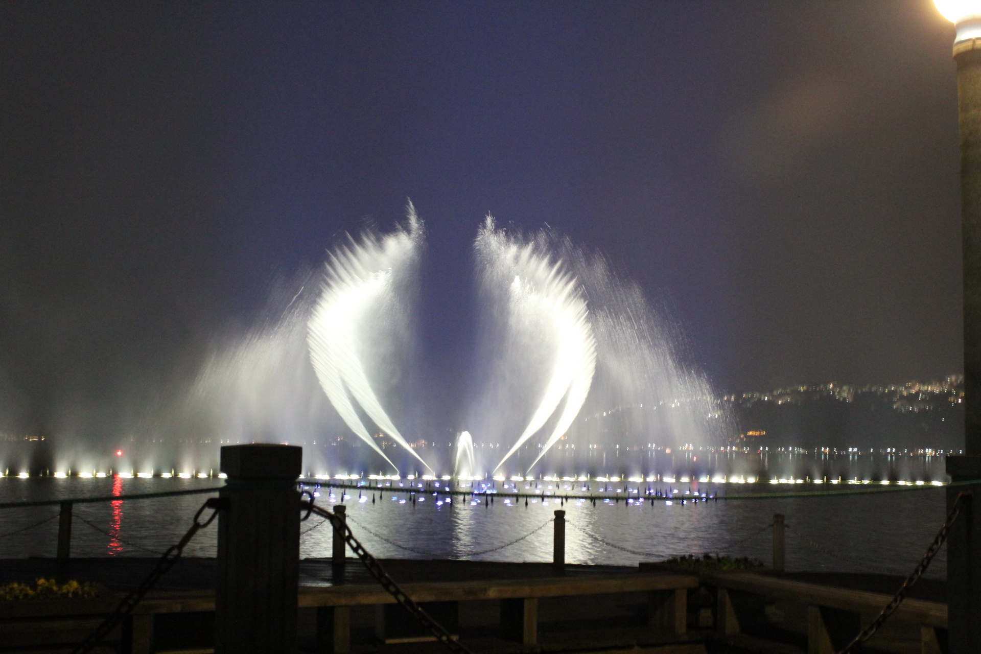 湖边晴雨24.jpg