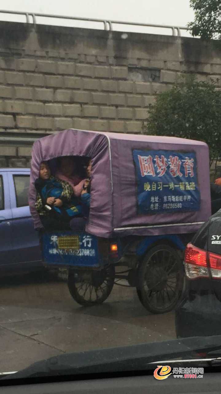 电瓶车充当校车.jpg