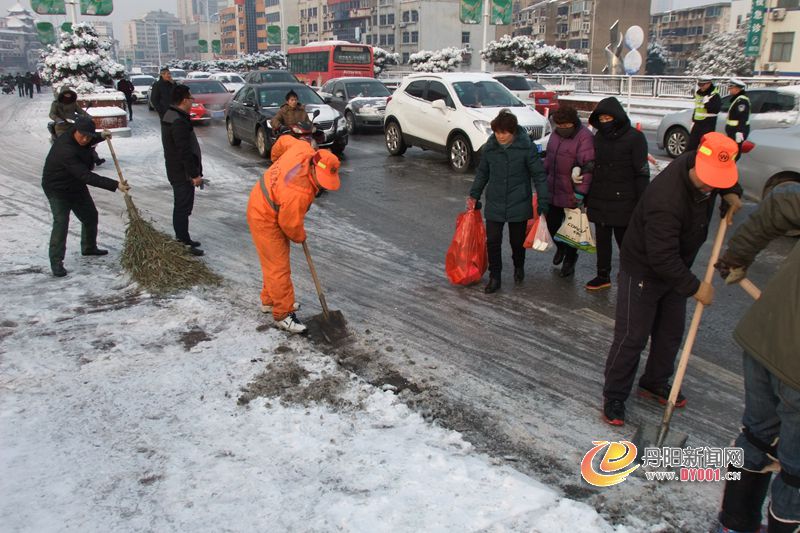 搀扶过马路