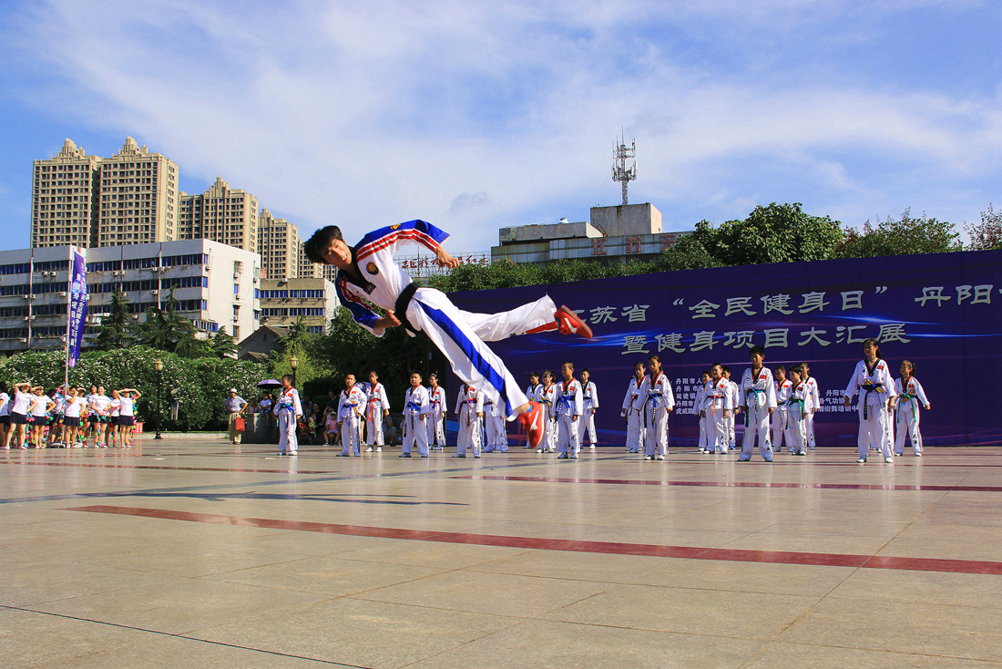 15.8.8全民健身日（2） 333_副本.jpg