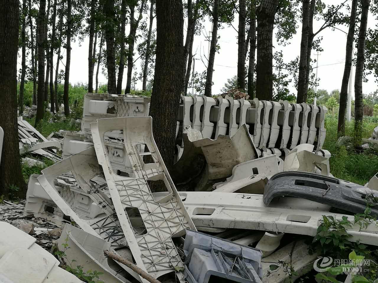 现场垃圾.jpg