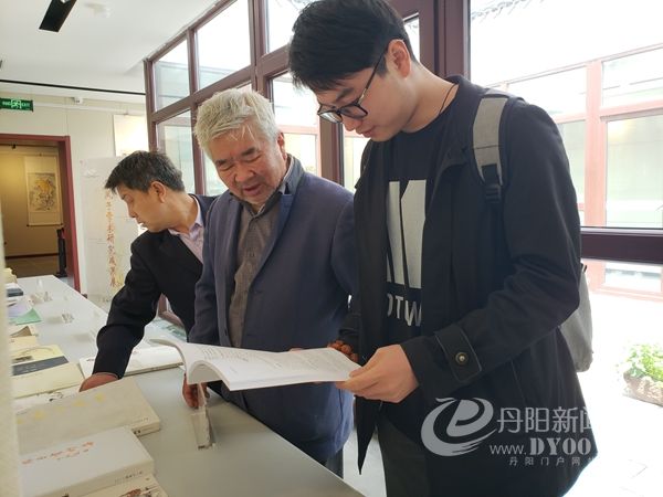 吕凤子学术研究成果展展出珍贵资料.jpg