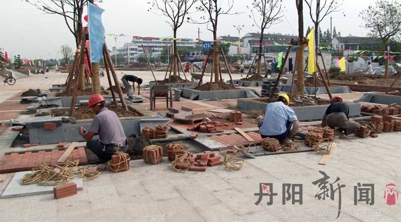 广场施工还没有完工.jpg