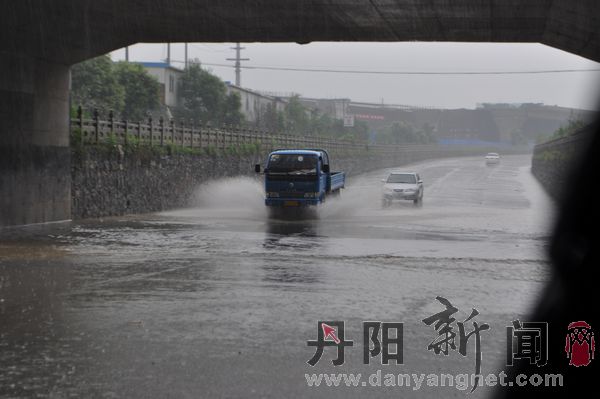 积水有半个轮胎