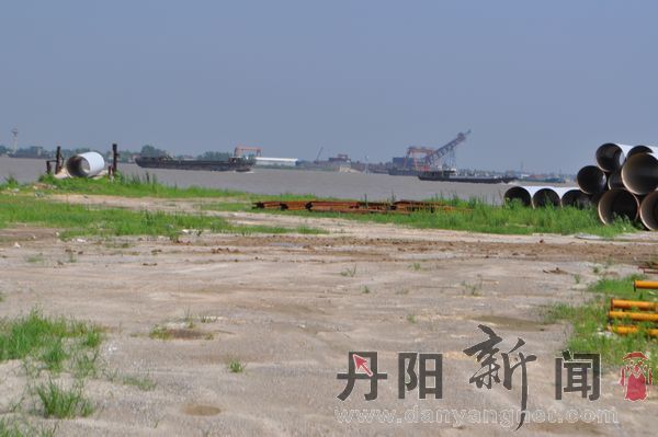 滚滚长江水，向东流