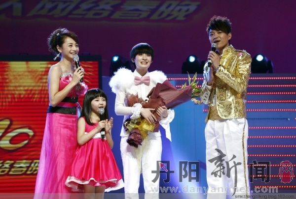 在网络春晚上表演