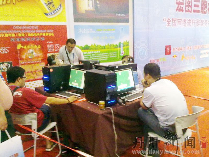 现场电脑棋牌大赛.jpg