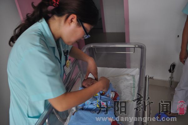 医院护士成了宝宝的“妈妈”