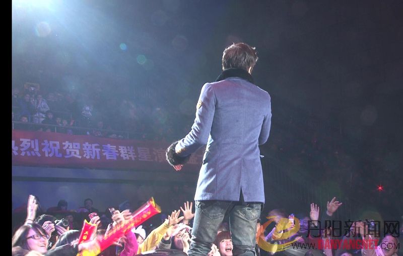 王力宏背影.jpg